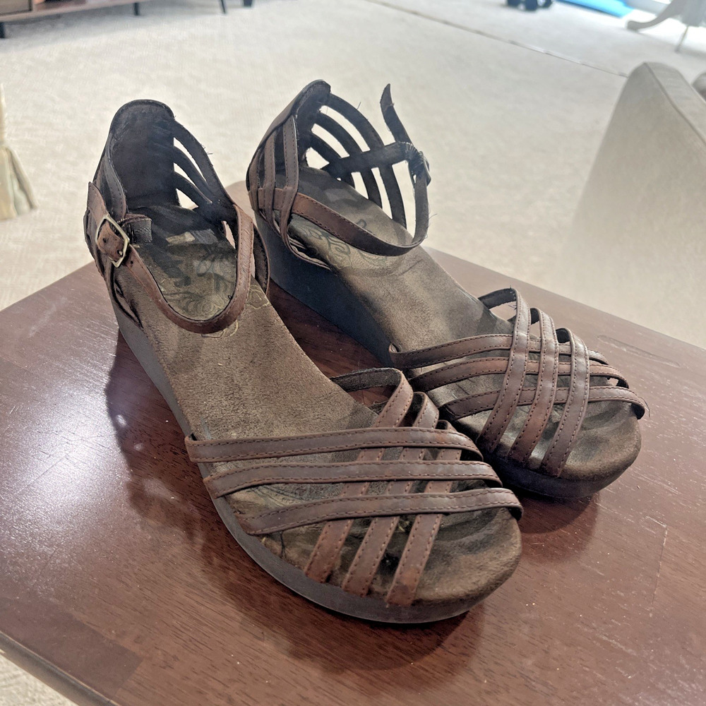 Skechers Sandal Size 9 Brown Leather Cross Strap Ankle Wedge Y2K 90s